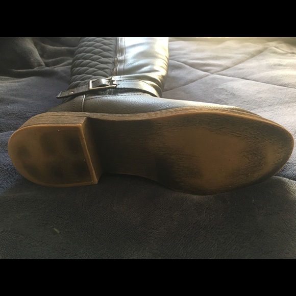 Boots - Picture 4 of 4